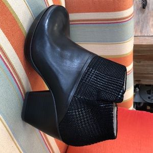 Dansko black leather with texture bootie gorgeous